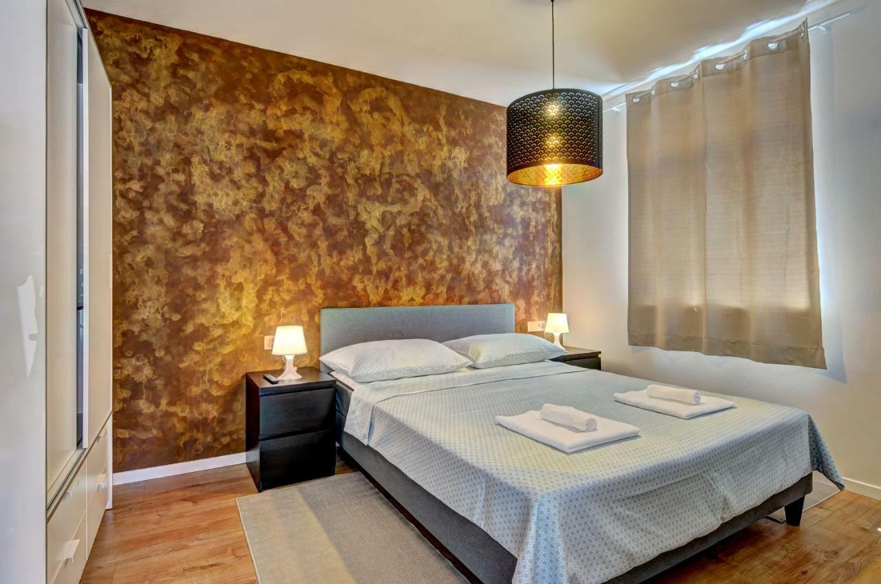 Apartman M Lägenhet Pula Exteriör bild