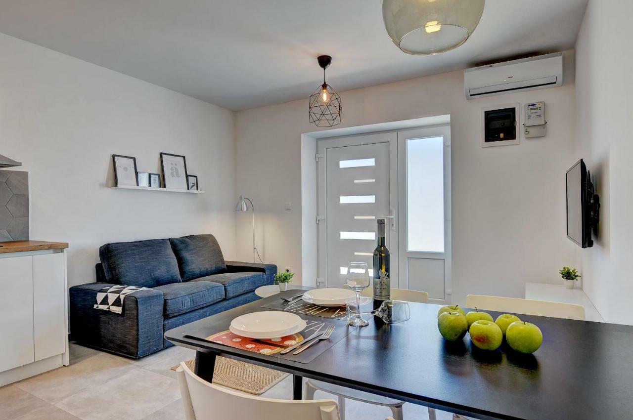 Apartman M Lägenhet Pula Exteriör bild