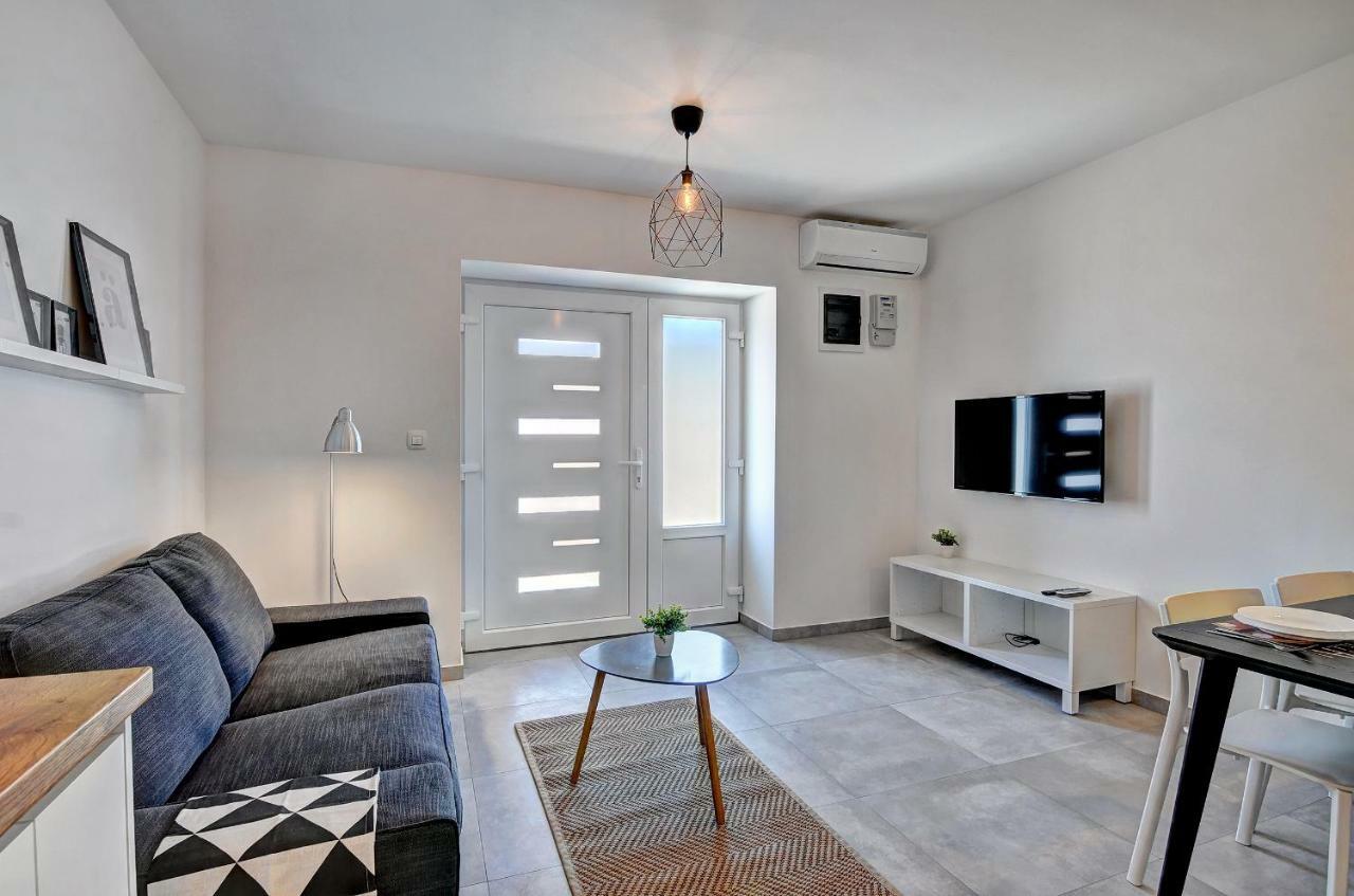 Apartman M Lägenhet Pula Exteriör bild