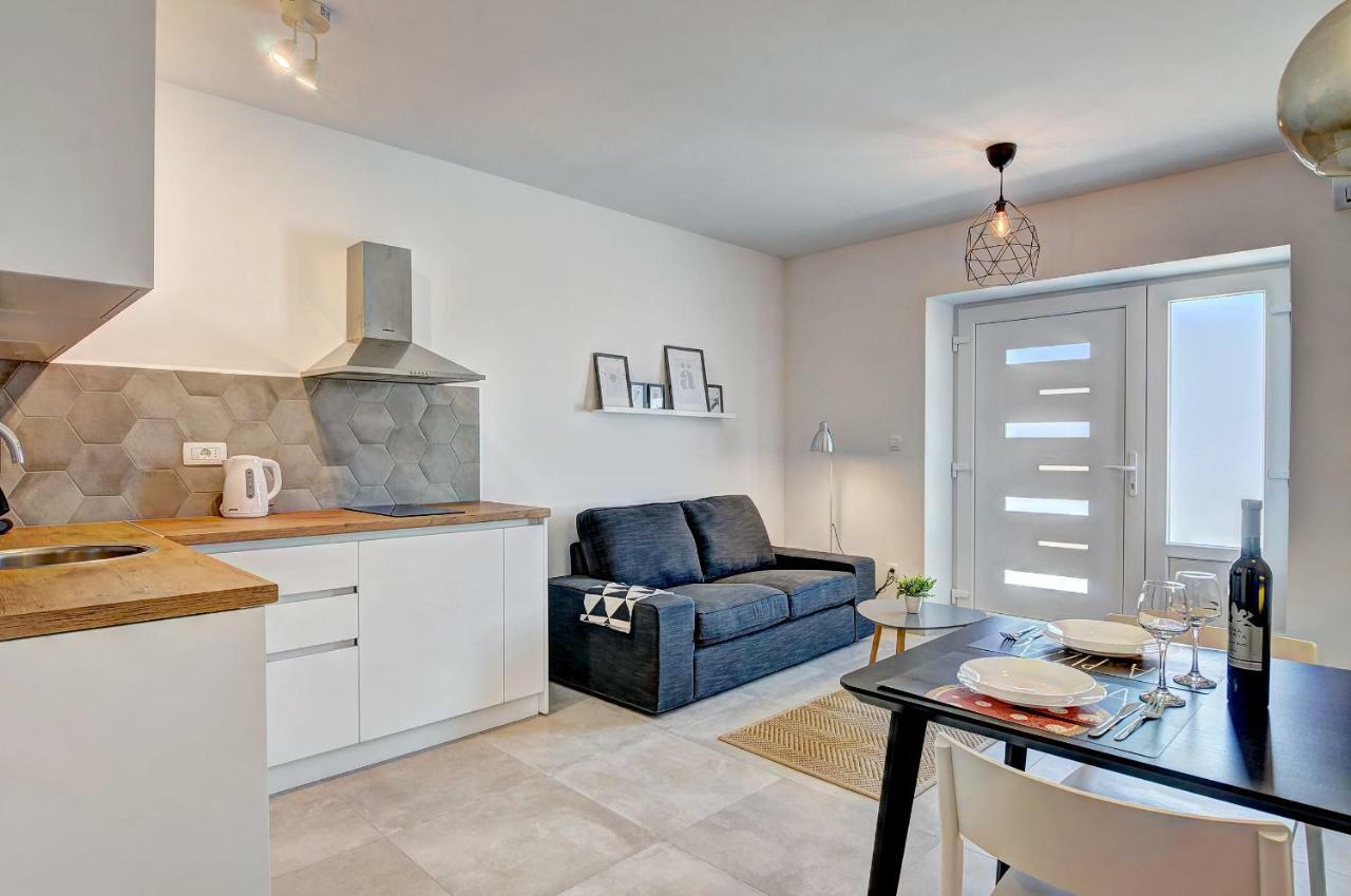 Apartman M Lägenhet Pula Exteriör bild